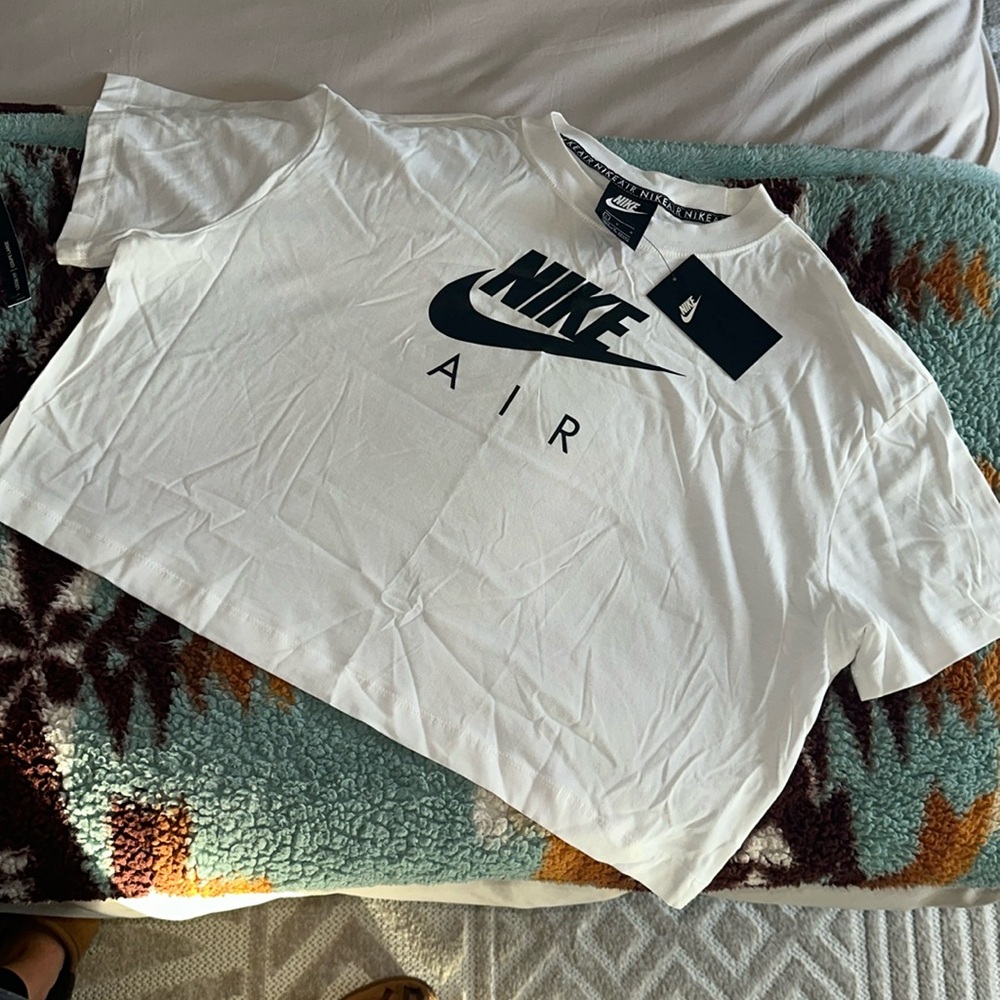 Nike Women’s Cropped short sleeve air tee tshirt size large loose fit
